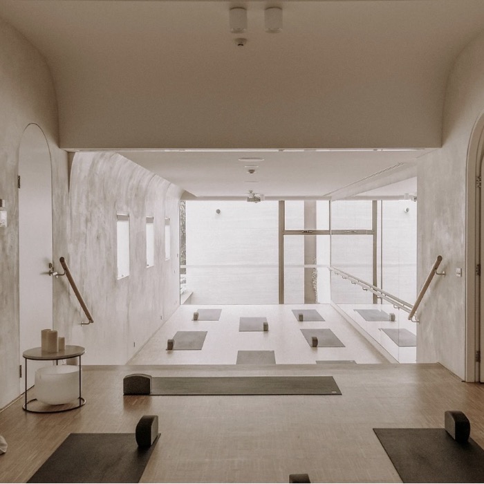 A calm, light-filled studio with yoga mats laid out for an urban retreat